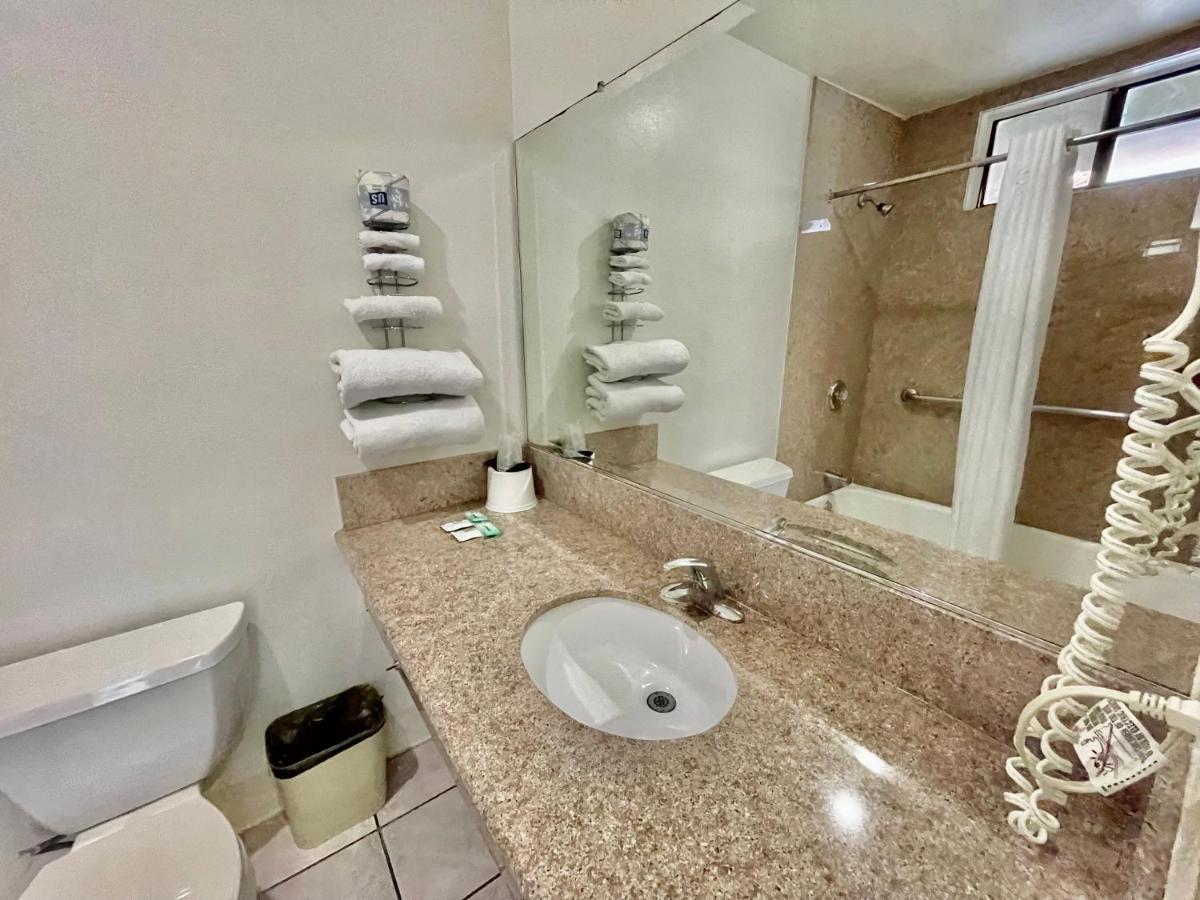 Rodeway Inn Santa Ana Dış mekan fotoğraf